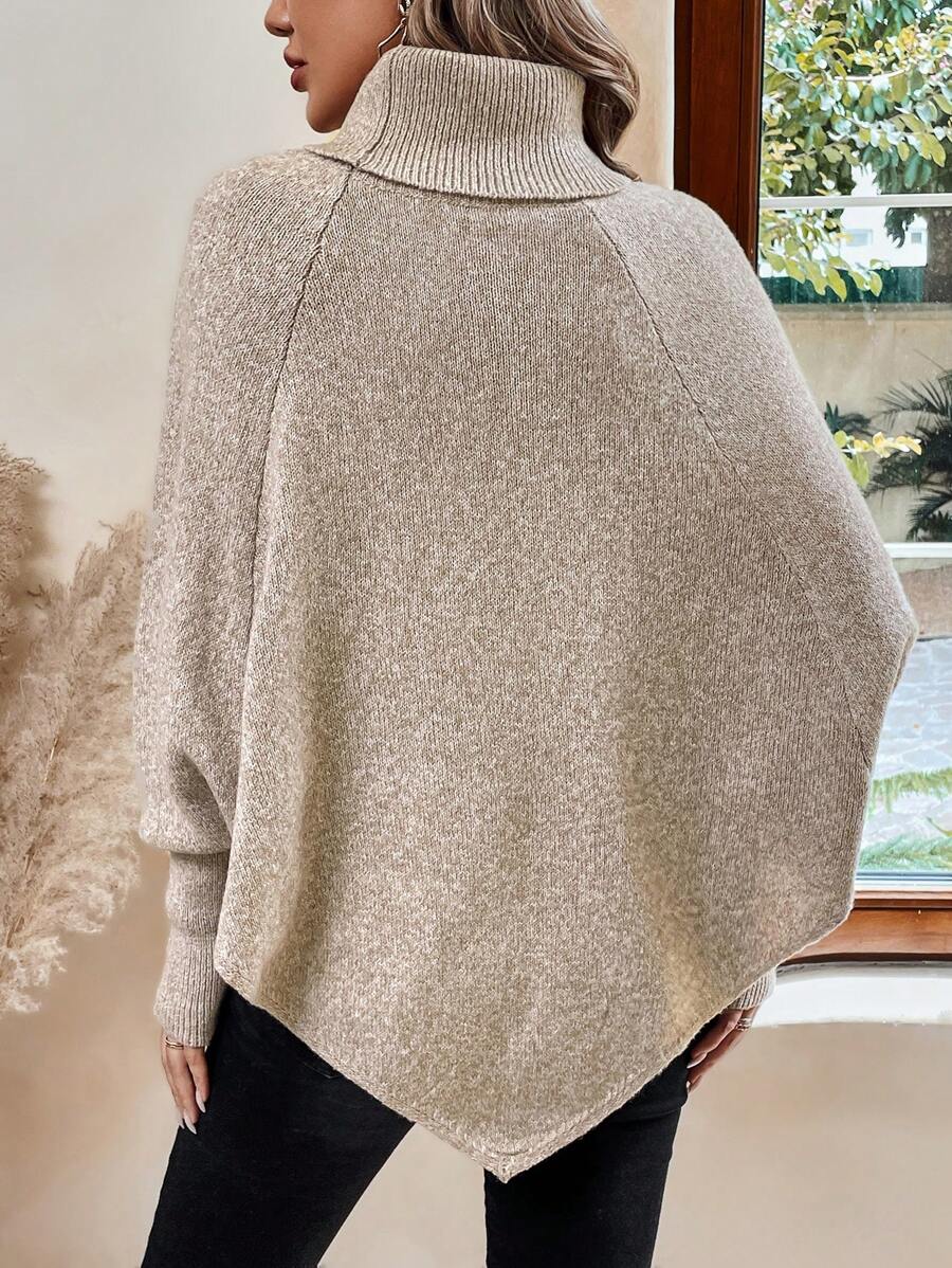Alexis | Höghalsad Batwing Poncho Tröja, Asymmetrisk Kabelstickad Pullover