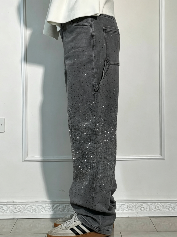 Valfrida jeans i grå färg, sidovy med ficka