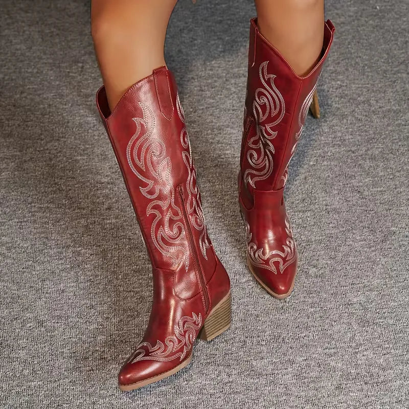 Maria röda cowboystövlar med broderi