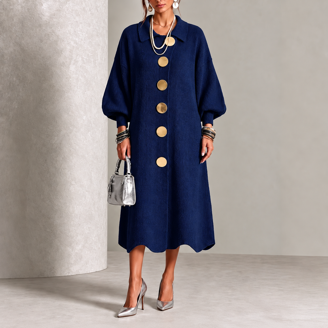 Emmanuela | Elegant Knappstickad Klänning