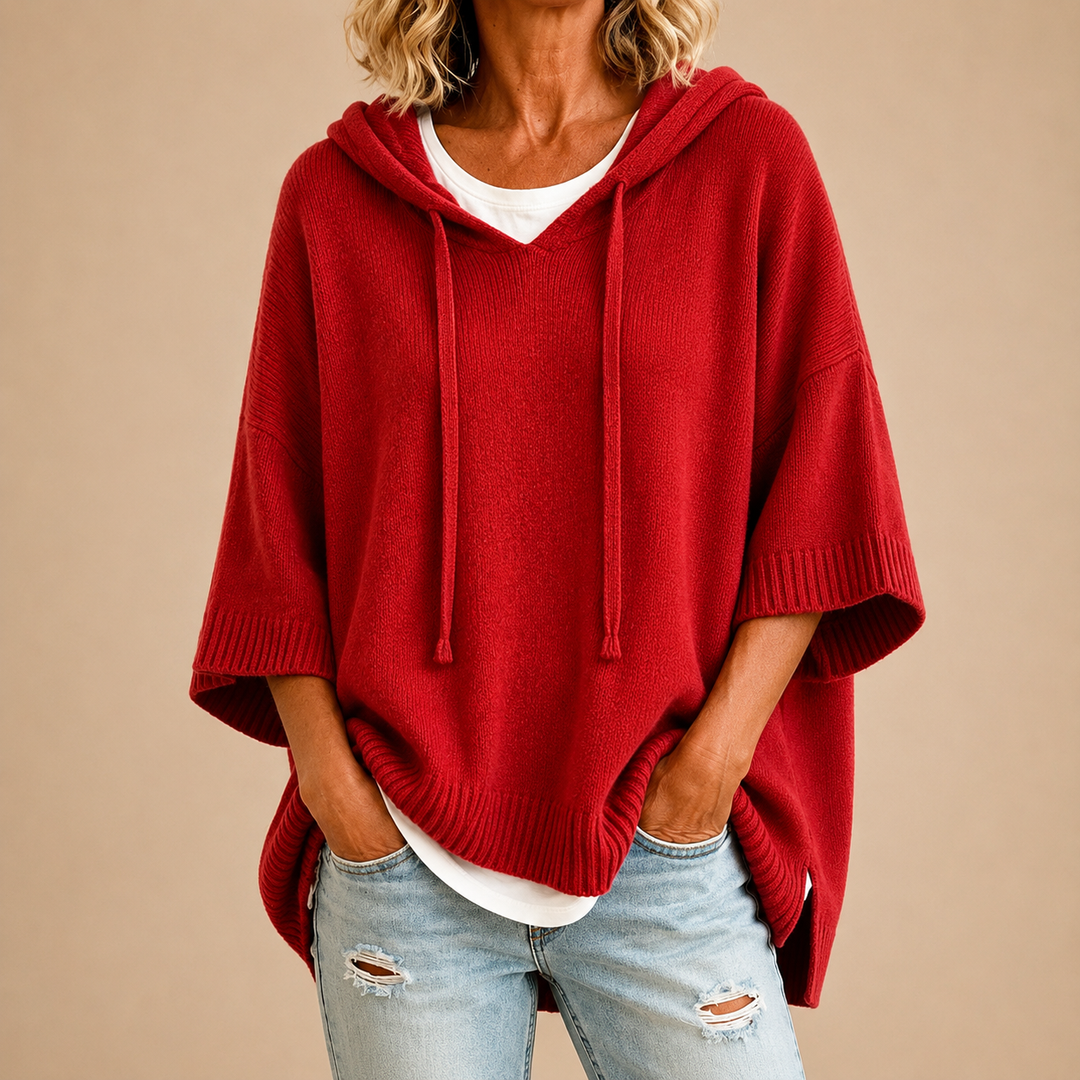 Orielle | Poncho-stil stickad tröja med huva och trekvartslånga ärmar.