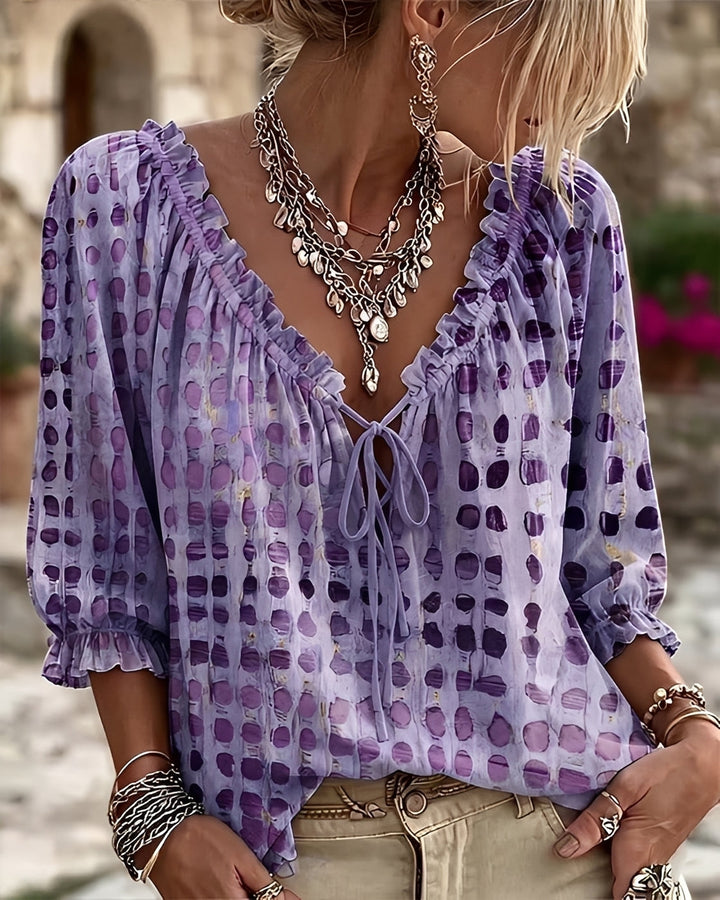 Christa | Moderiktig Blus med Prickar