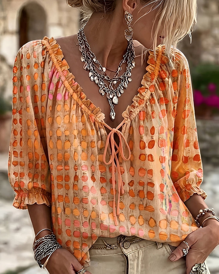 Candice | Moderiktig prickig blus