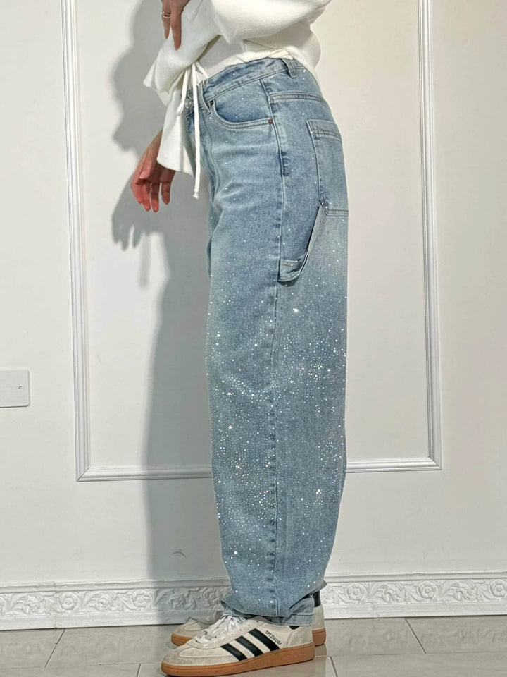 Valfrida jeans i ljusblå färg, sidovy