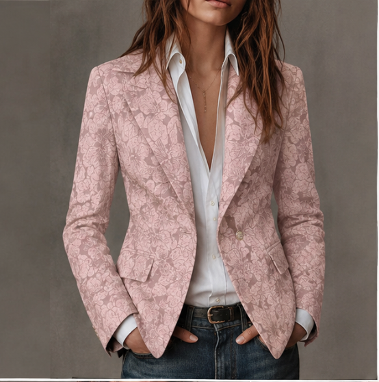 Maud figursydd jacquardblazer i rosa, framifrån