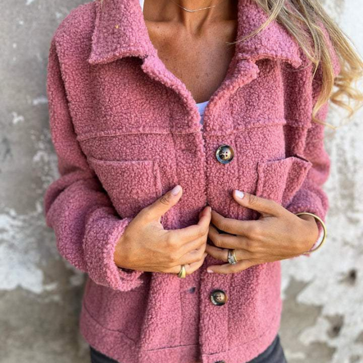 Anne – mjuk jacka i fuskpäls med knappar, rosa