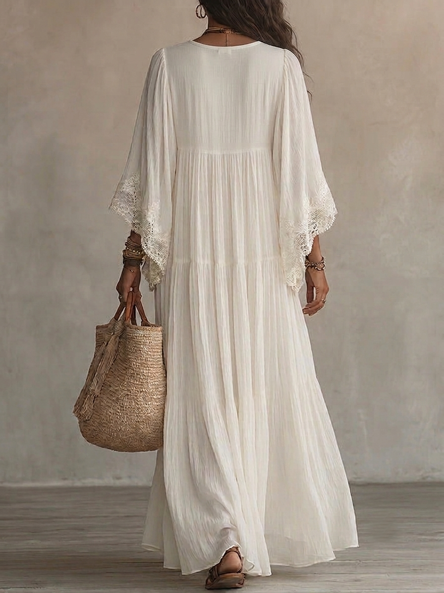 Christel | Lång klänning i ivory chiffon med batwingärmar och vit spets