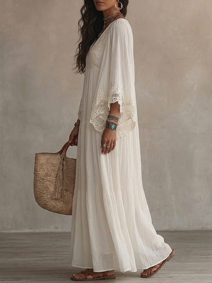 Christel | Lång klänning i ivory chiffon med batwingärmar och vit spets