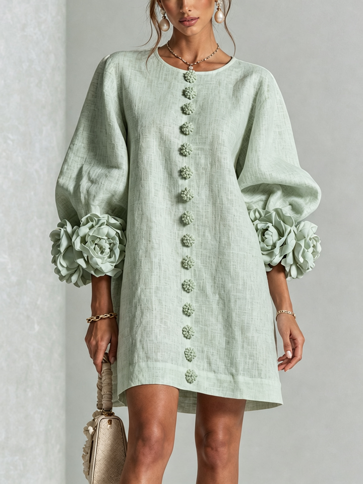 Freja | Elegant Klänning med Blommiga Manschetter