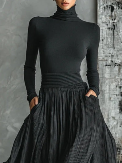 Prudence | Plisserad kjol och svart turtleneck t-shirt set