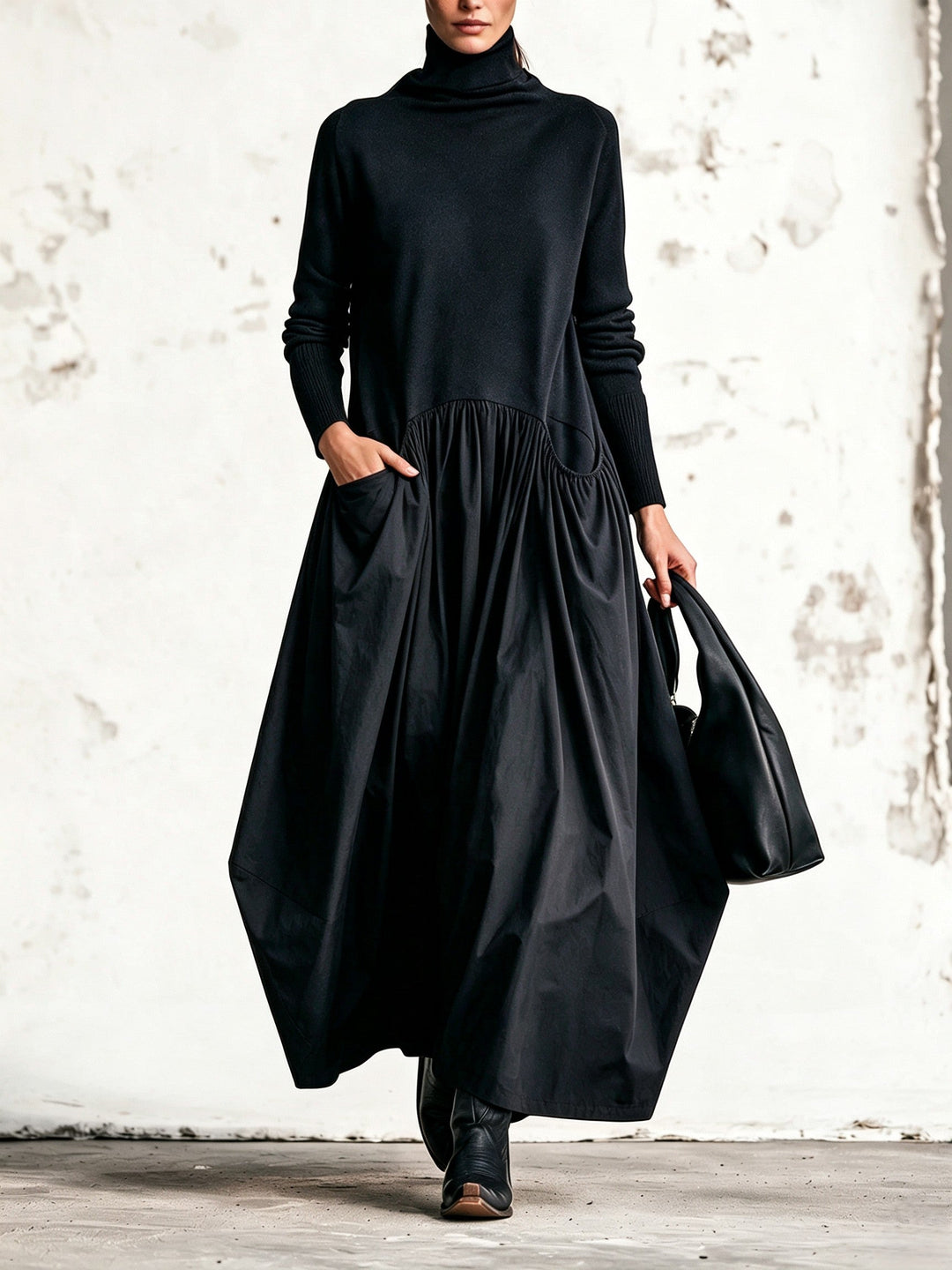 Alfrida – svart maxiklänning med hög halsmudd och fickor