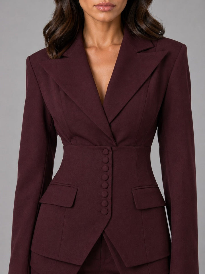 Närbild på Sofi blazer med klädda knappar
