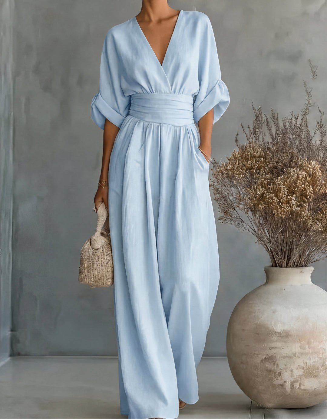 Dalia | Elegant jumpsuit med V-ringning och vida ben