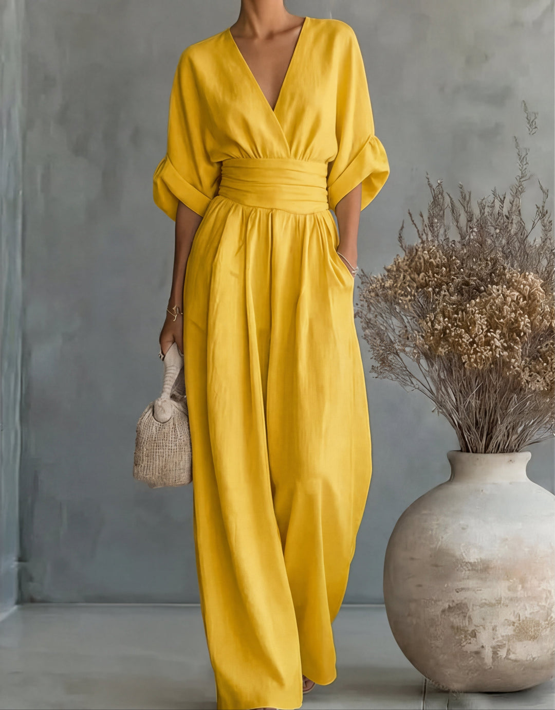Dalia | Elegant jumpsuit med V-ringning och vida ben