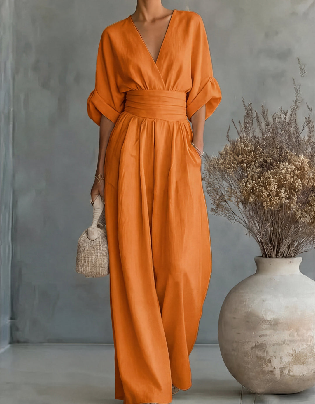 Dalia | Elegant jumpsuit med V-ringning och vida ben