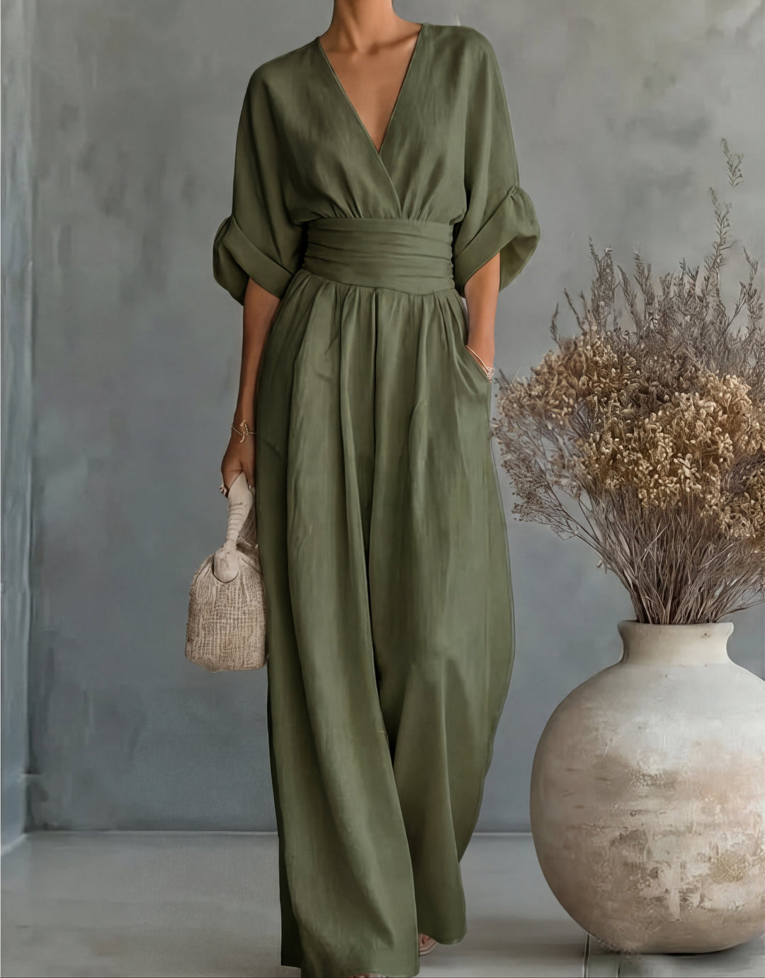 Dalia | Elegant jumpsuit med V-ringning och vida ben