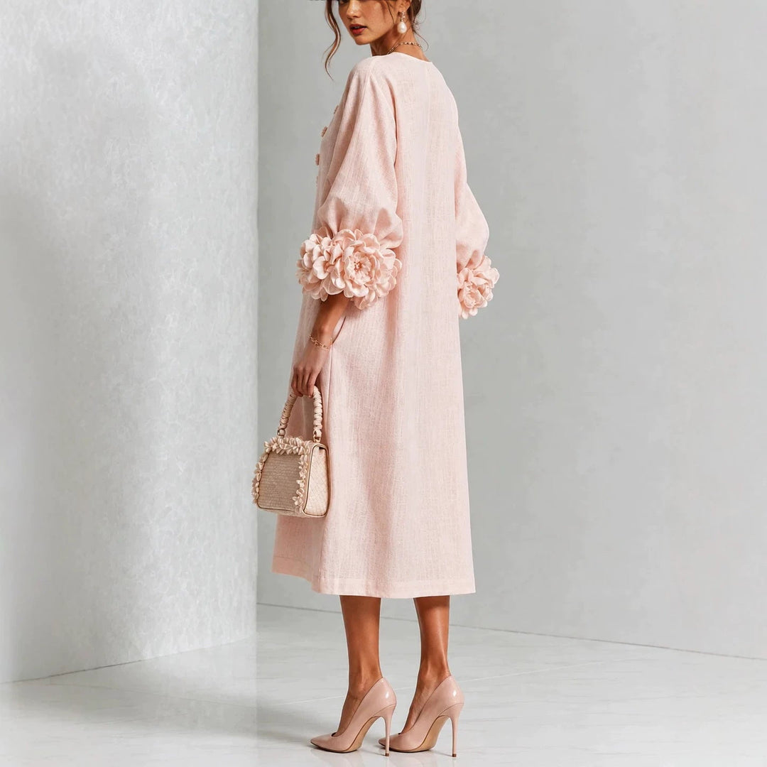 Isha | Blommig Midiklänning med Rosformade Ärmar