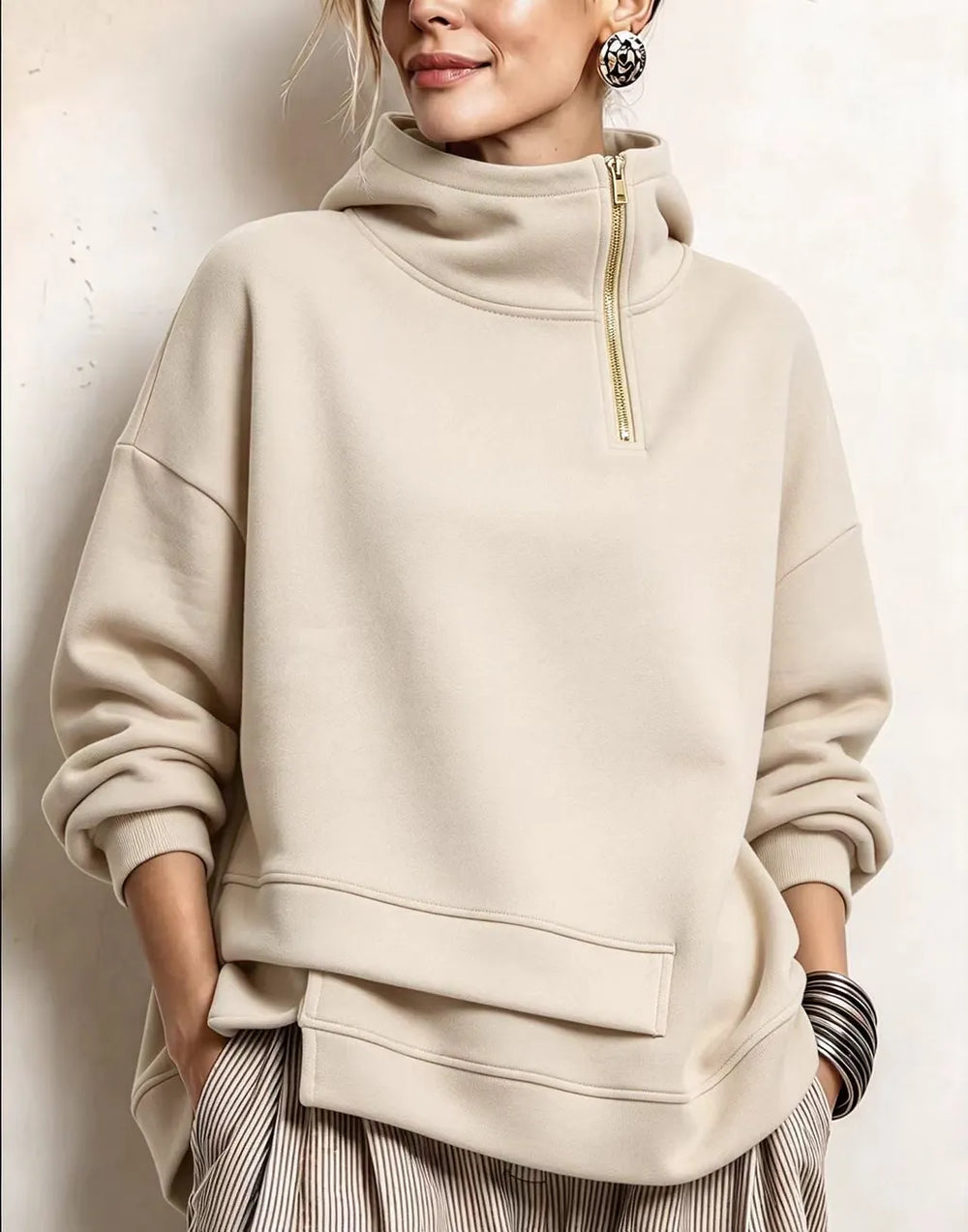 Charlotta tröja med hög krage i beige