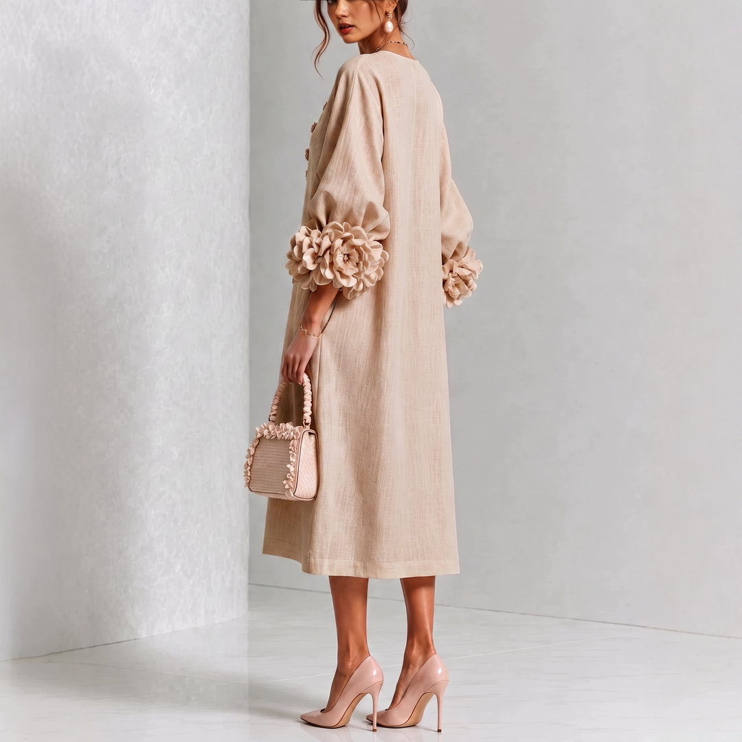 Isha | Blommig Midiklänning med Rosformade Ärmar