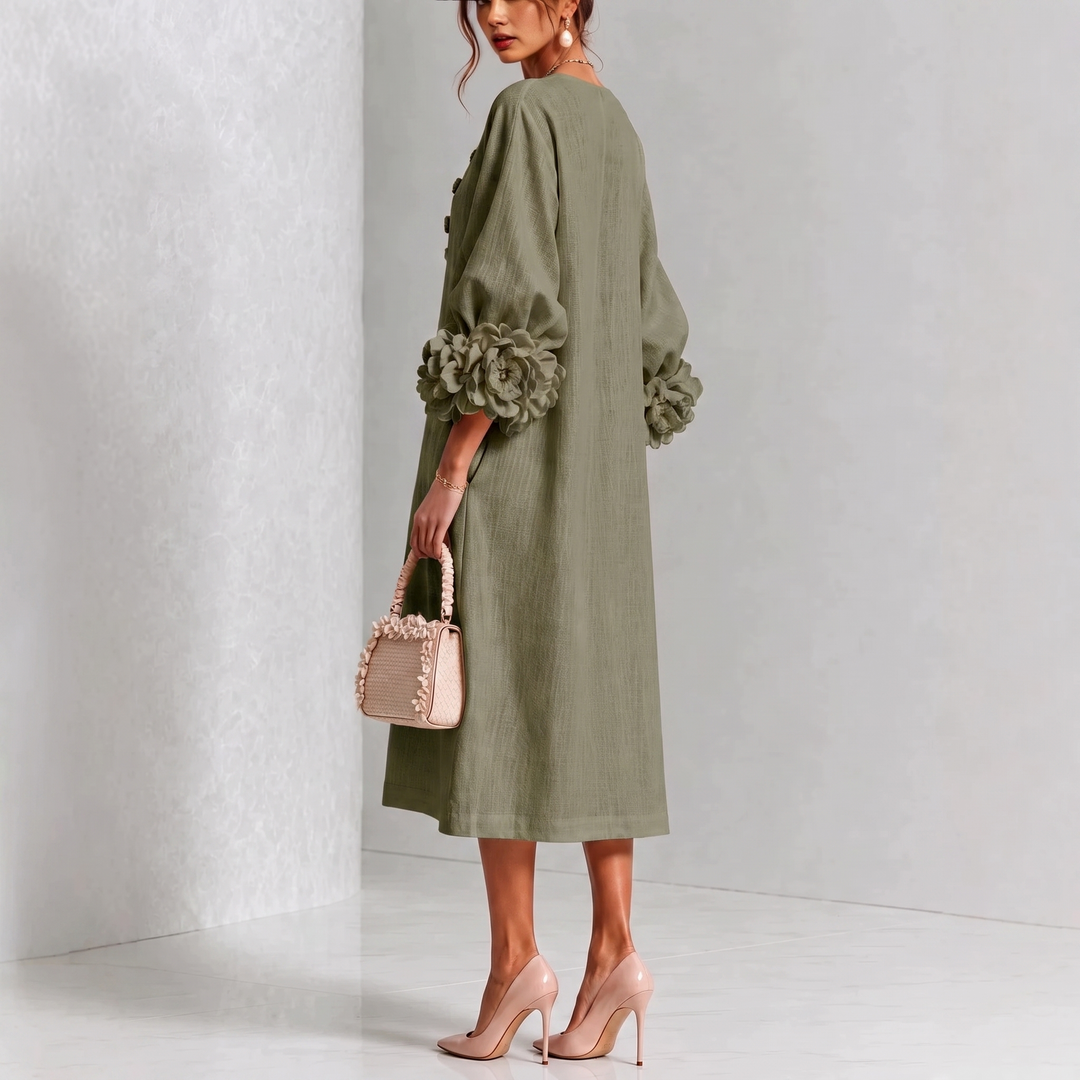 Isha | Blommig Midiklänning med Rosformade Ärmar