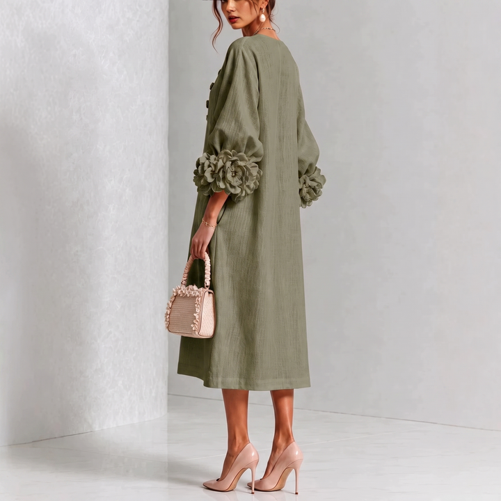 Isha | Blommig Midiklänning med Rosformade Ärmar