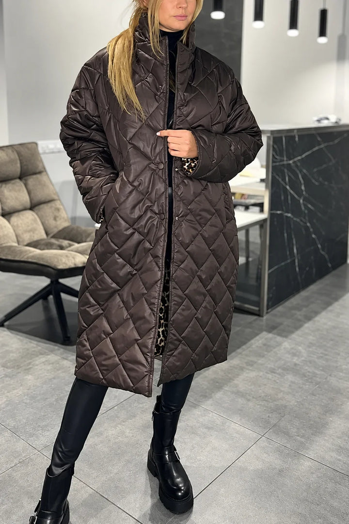 Beda quiltad kappa med leopardfoder i brun