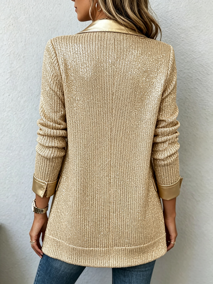 Karla | Chic Guldstickad Blazer Med Sleek Konstläderdetaljer