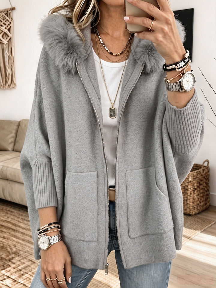 Berna | Stickad cardigan med pälsluva