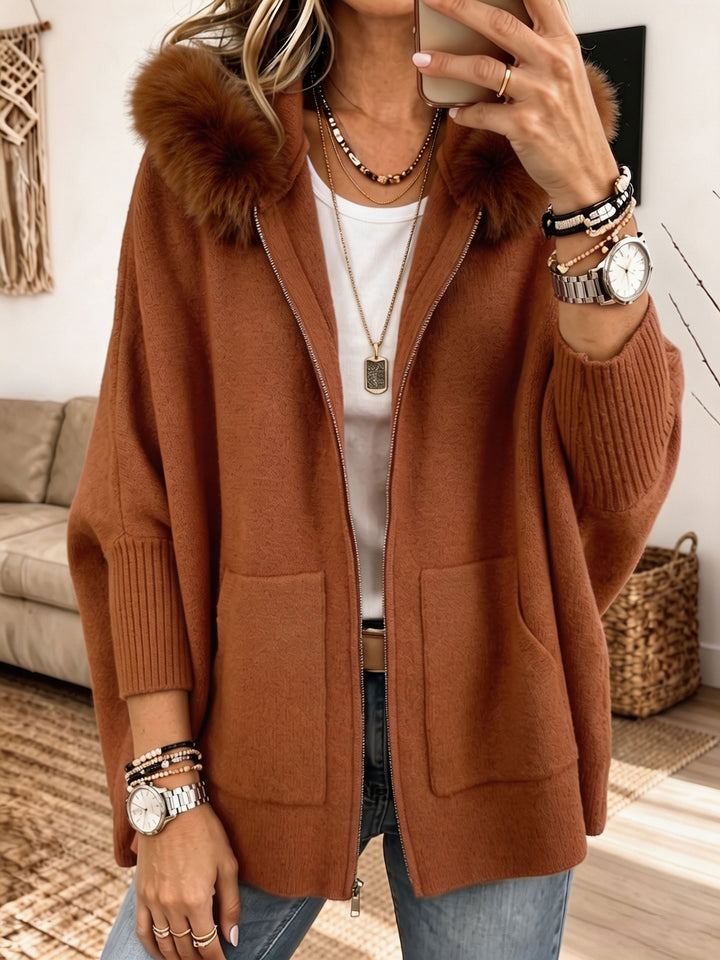Berna | Stickad cardigan med pälsluva