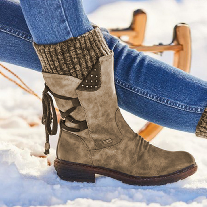 Christina – bruna stövlar i snön