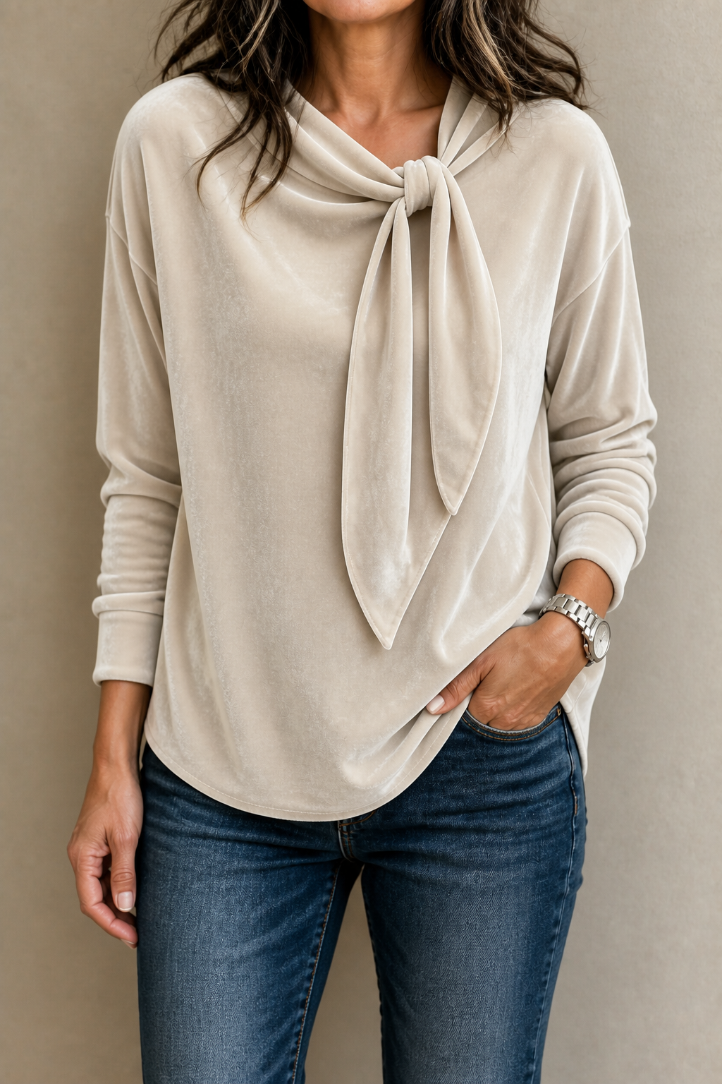 Tyra | Sammet Tie-Neck Avslappnad Blus