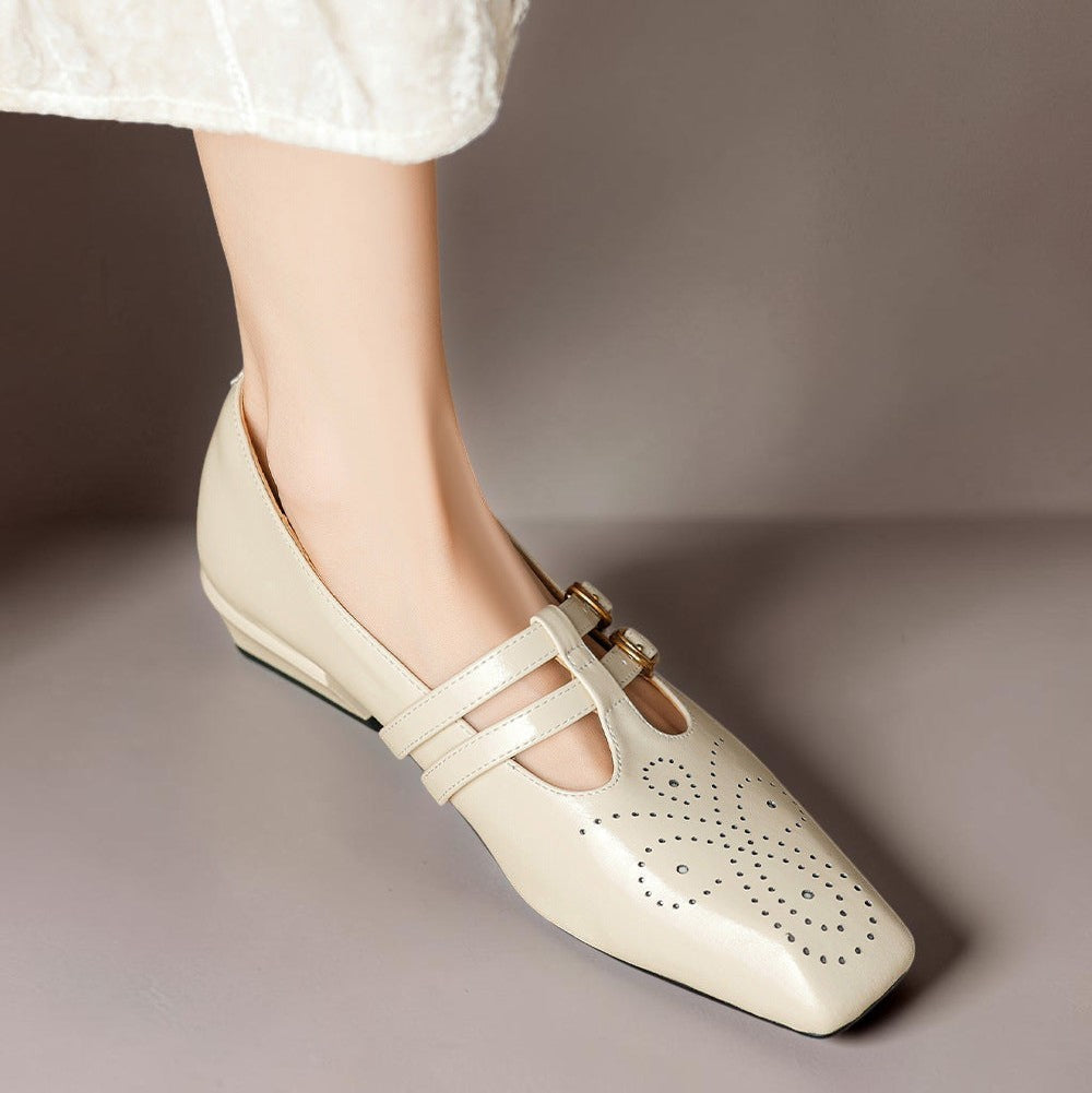 Ann-Britt – beige Mary Jane-sko med dubbla remmar på foten