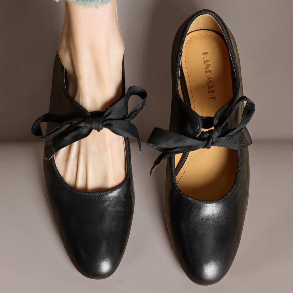 Gunhild – mjuka ballerinaskor i svart material med rosett