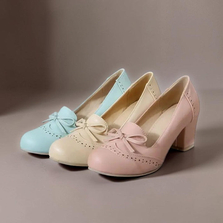 Marie-Louise – eleganta slip-on-pumps med rosett i blått, beige och rosa