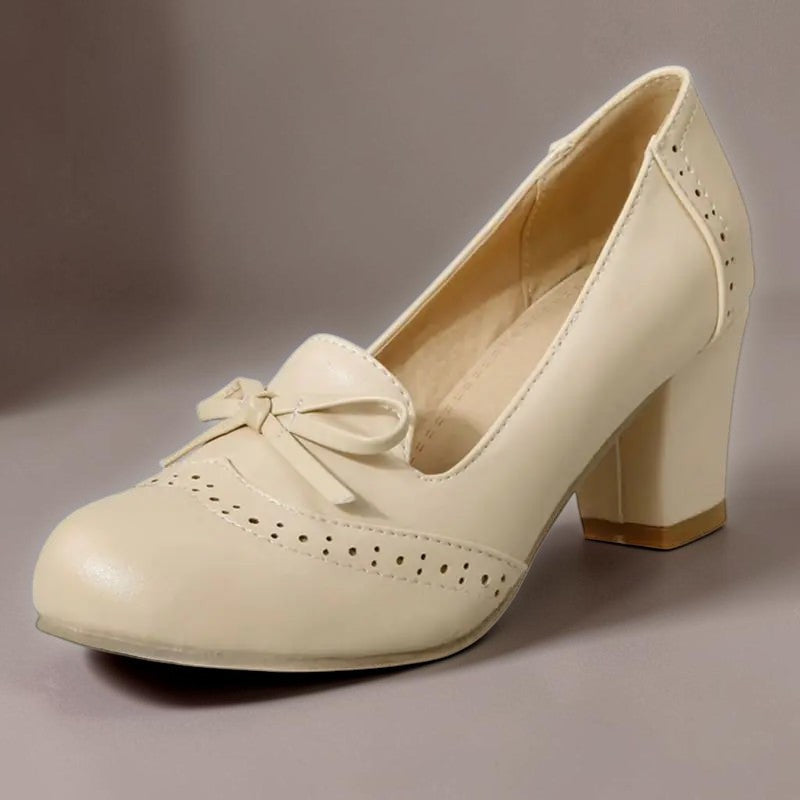 Marie-Louise – eleganta slip-on-pumps med rosett i beige