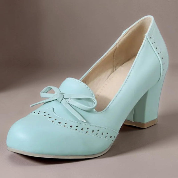 Marie-Louise – eleganta slip-on-pumps med rosett i blått