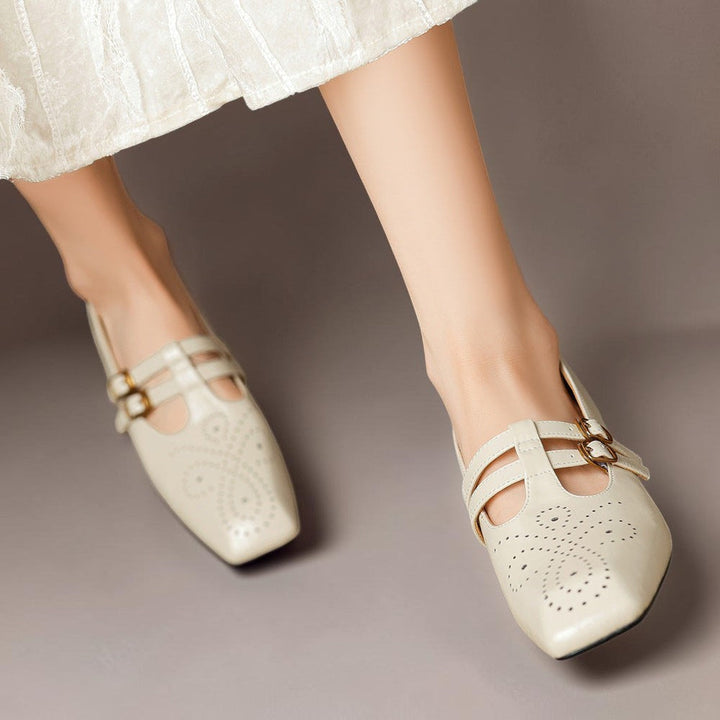 Ann-Britt – beige skor med perforerat mönster, framifrån