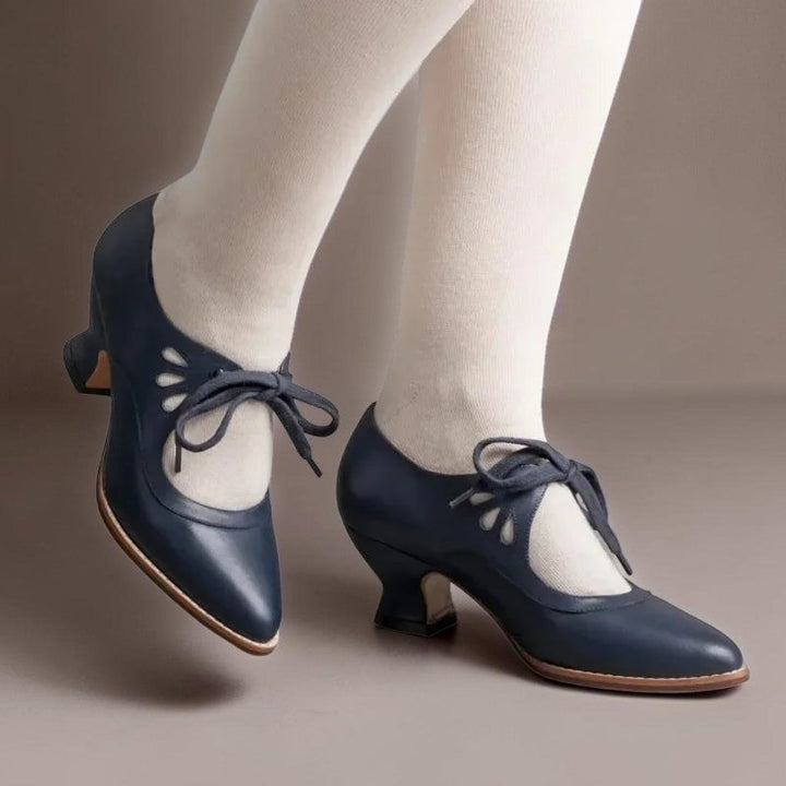 Anki eleganta pumps i blått med snörningsdetalj