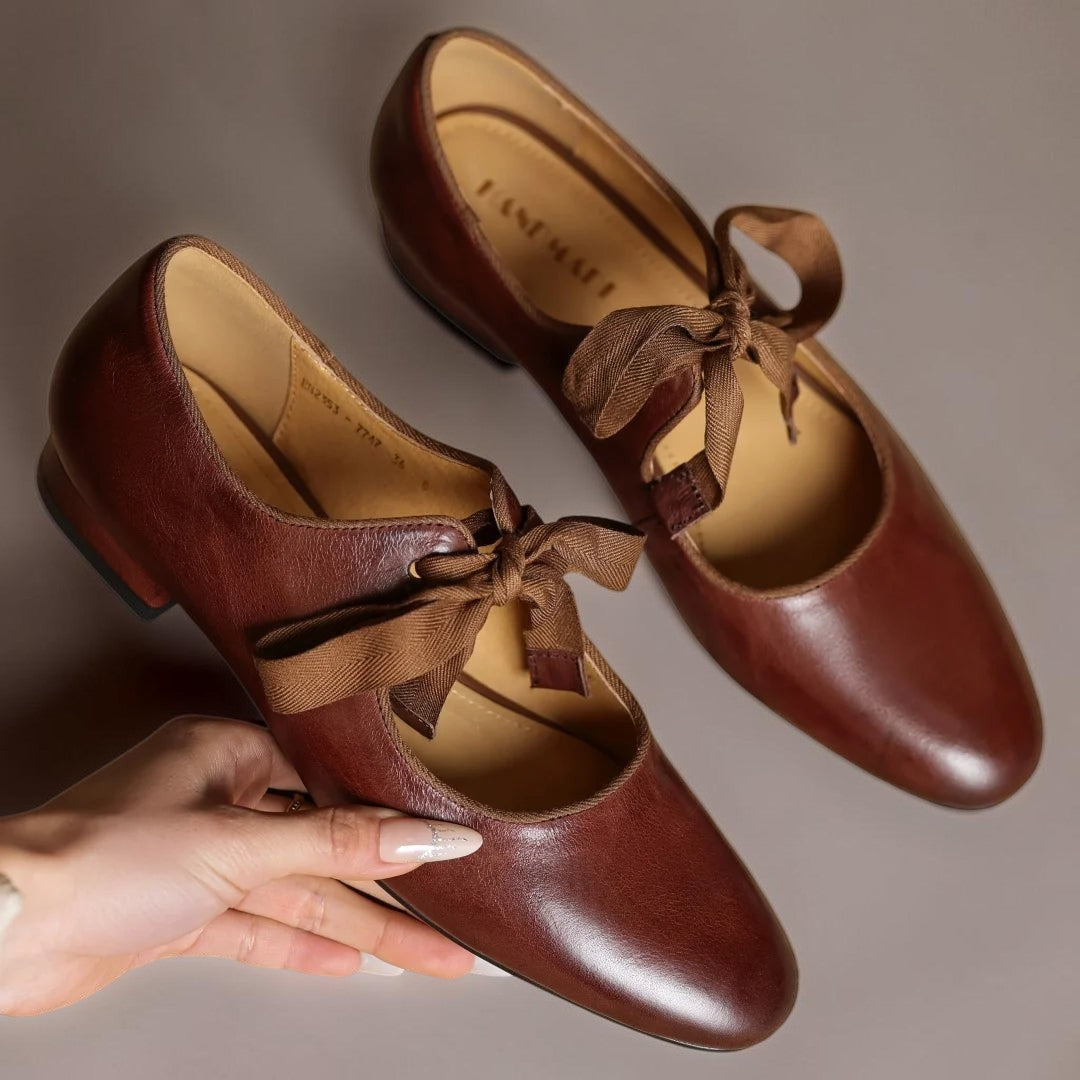 Gunhild – mjuka ballerinaskor i brunt material med rosett
