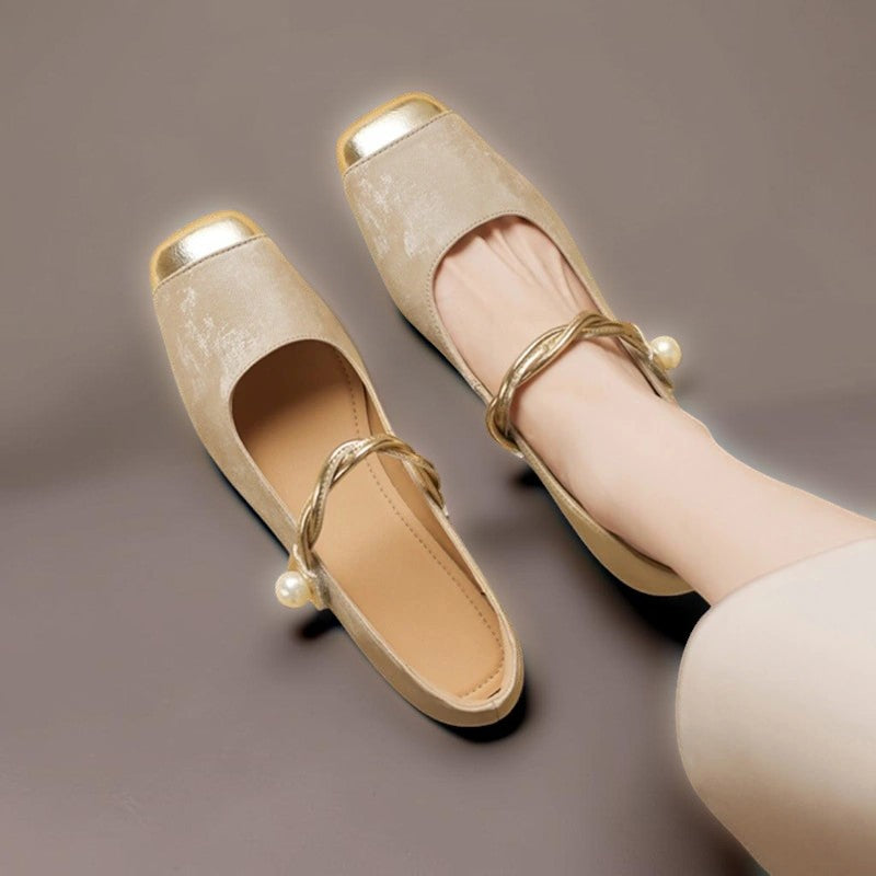 Ann-Sofie – eleganta pumps med fyrkantig tå och pärlor i aprikos