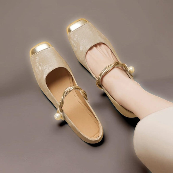 Ann-Sofie – eleganta pumps med fyrkantig tå och pärlor i aprikos